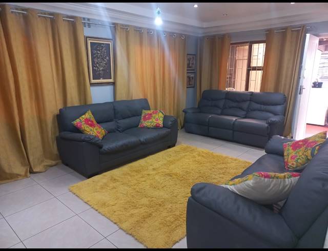 4 BEDROOM FREESTANDING FOR SALE IN LENTEGEUR